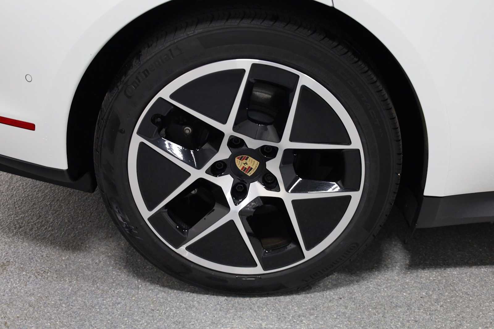 Thumbnail: 2025 Porsche Taycan - 38