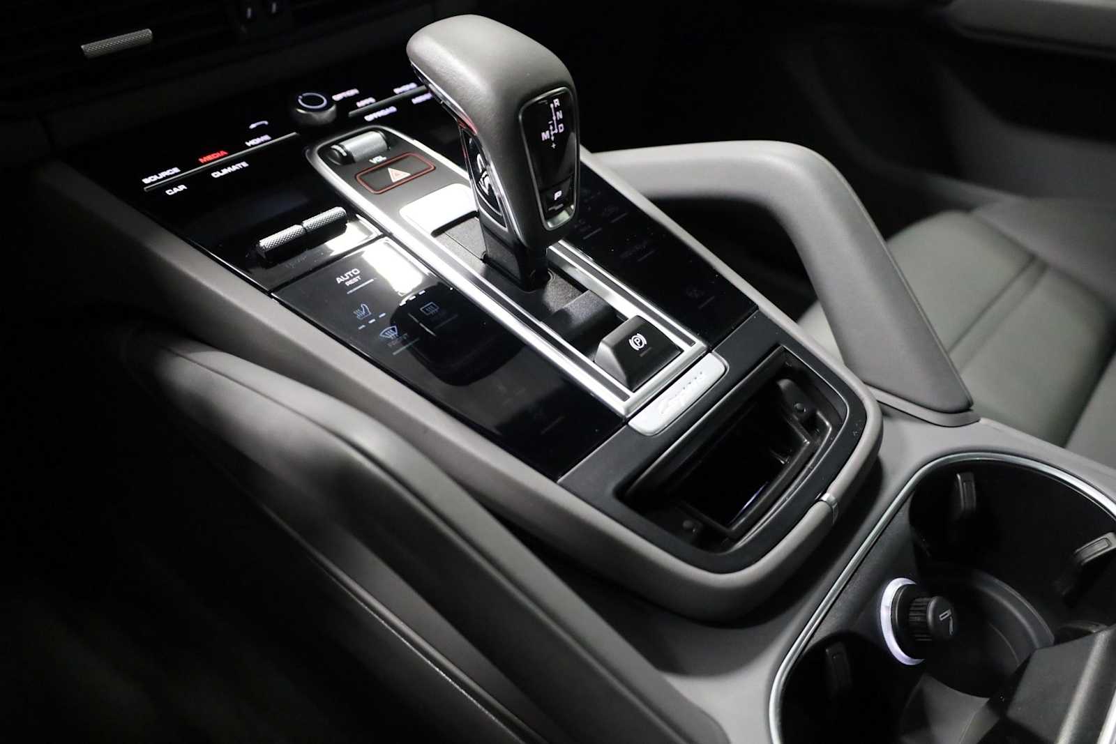 Thumbnail: 2023 Porsche Cayenne - 29