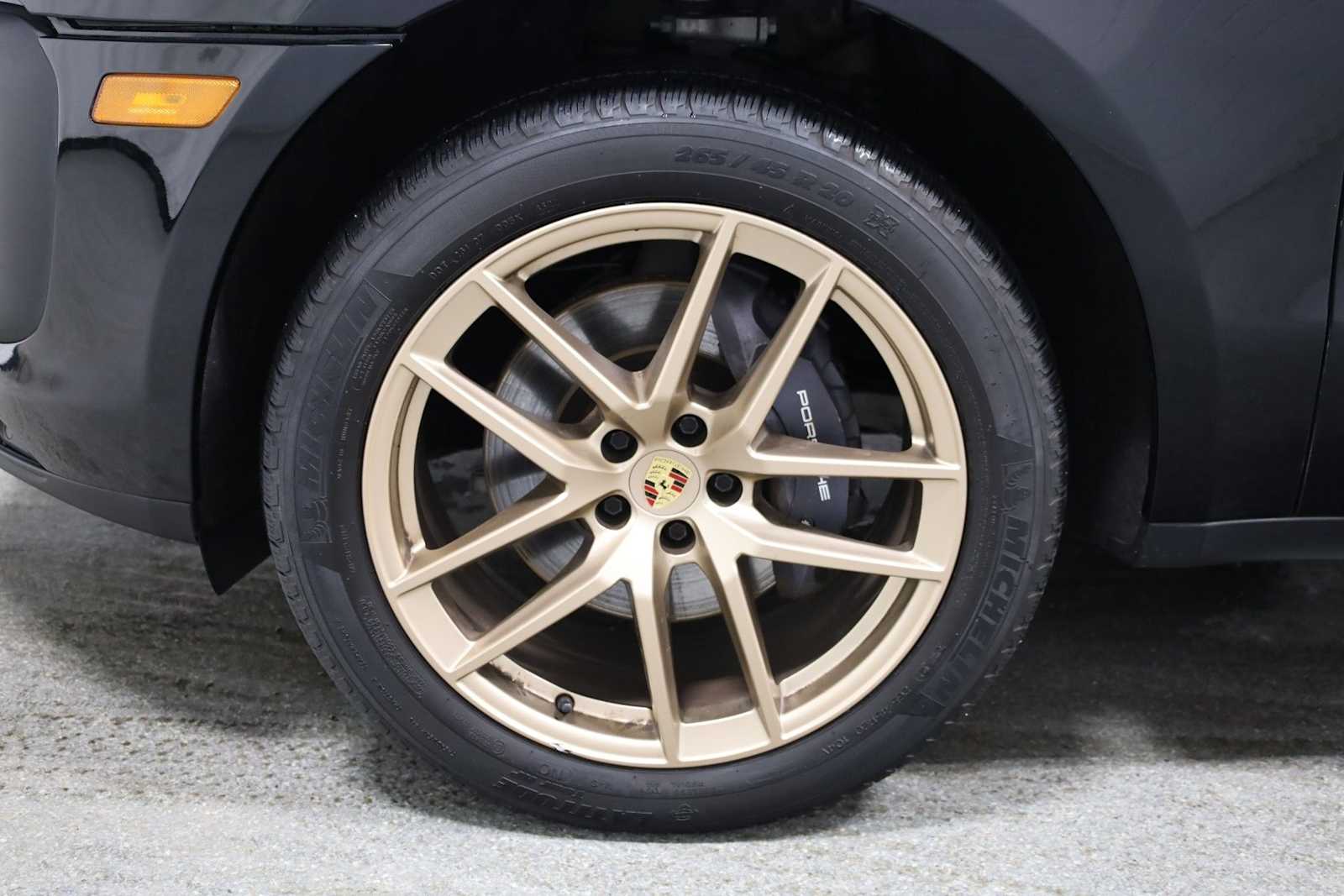 Thumbnail: 2023 Porsche Macan - 40