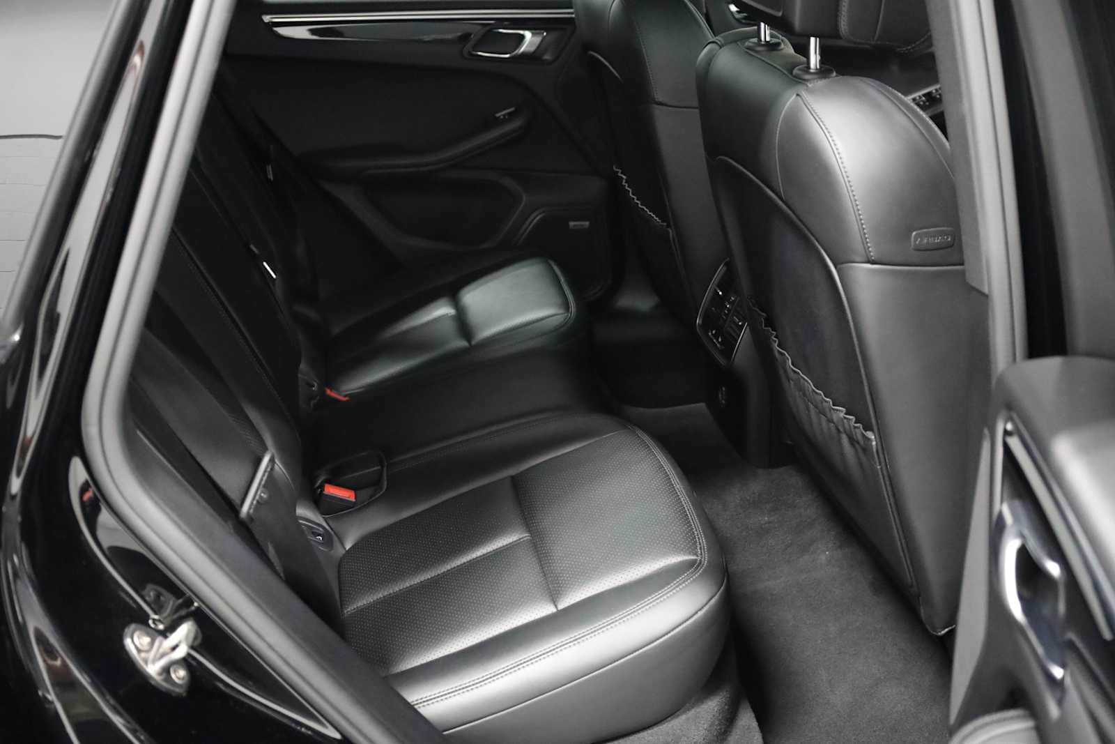 Thumbnail: 2018 Porsche Macan - 36