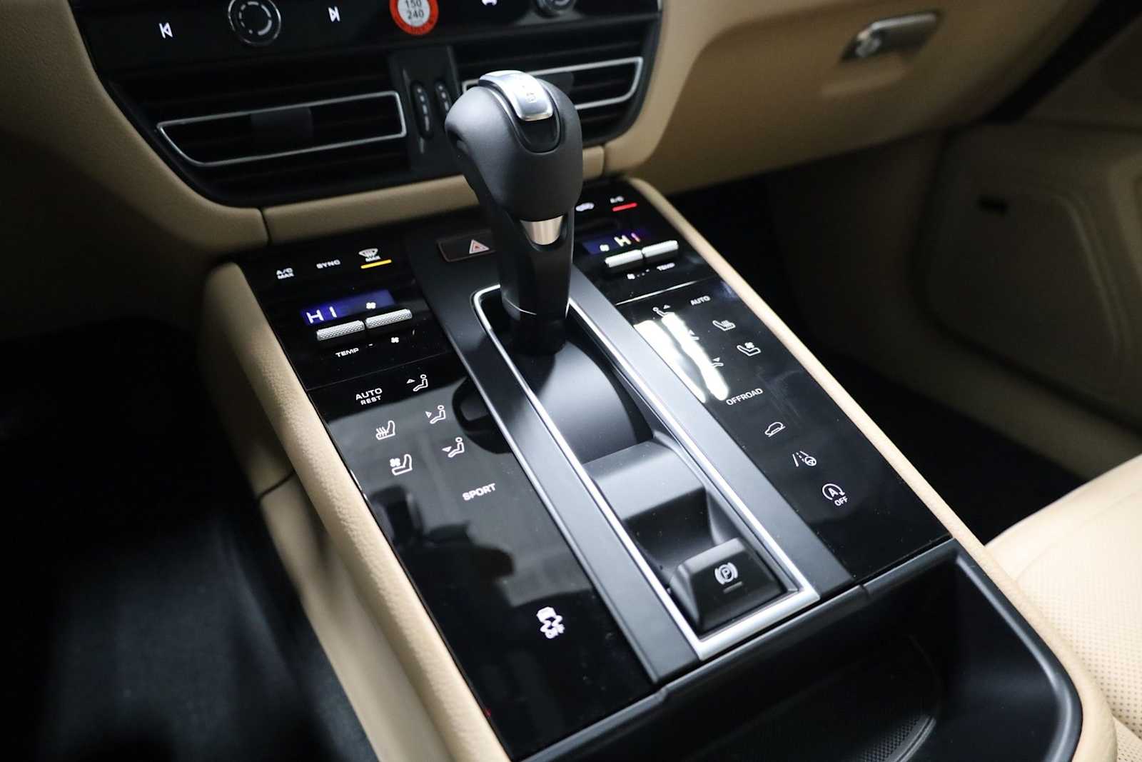 Thumbnail: 2026 Porsche Macan - 29