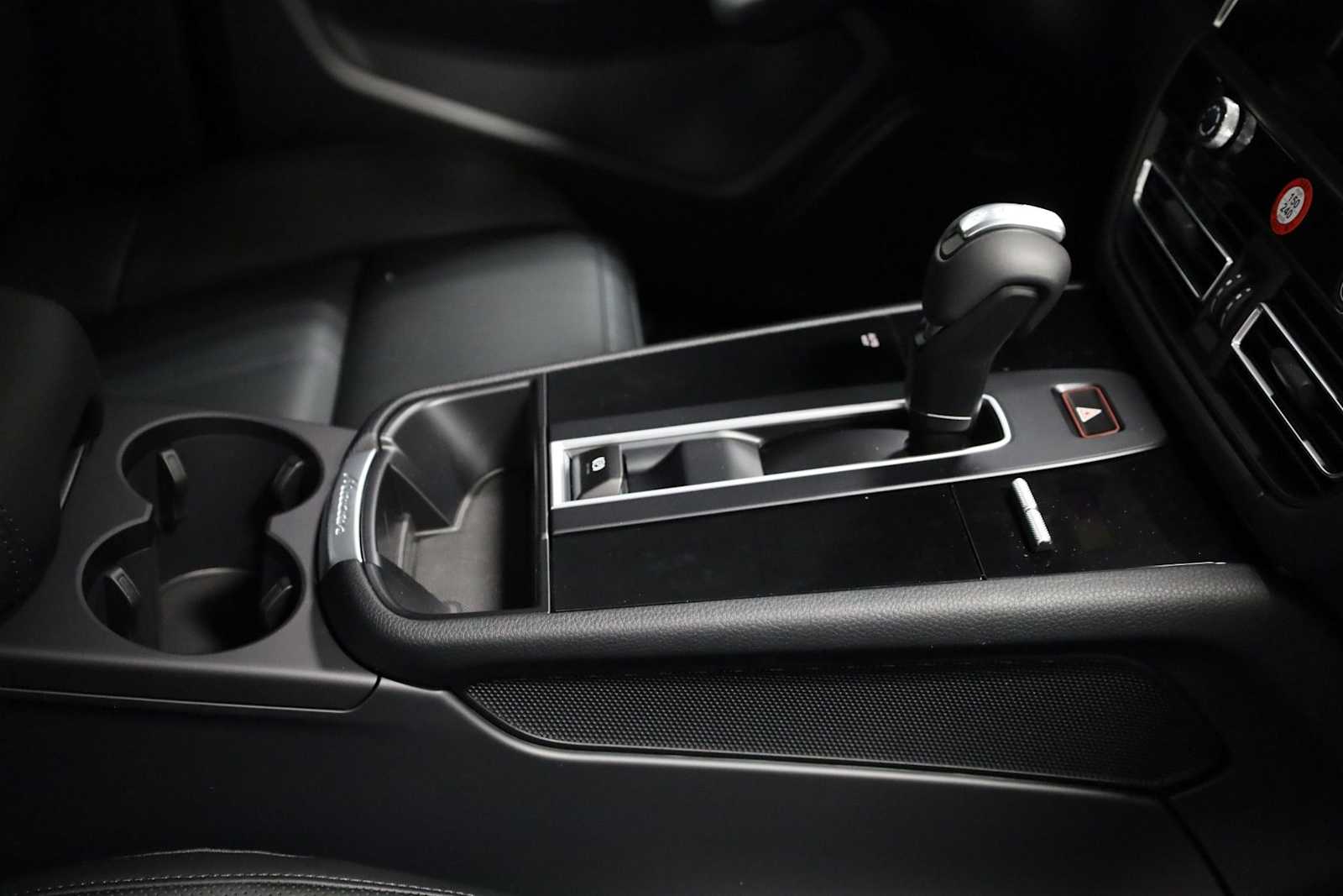 Thumbnail: 2026 Porsche Macan - 21