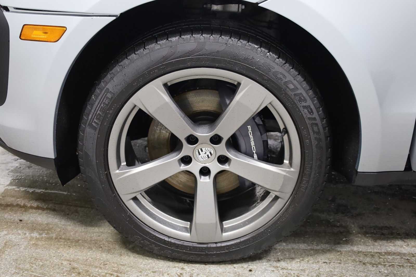 Thumbnail: 2023 Porsche Macan - 40