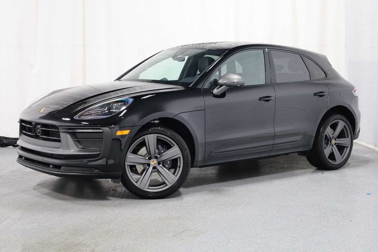 Thumbnail: 2025 Porsche Macan - 1