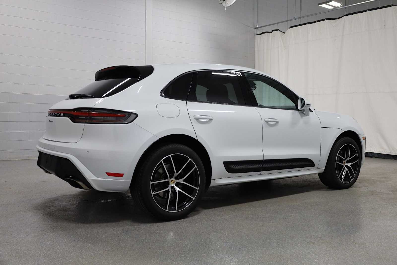 Thumbnail: 2023 Porsche Macan - 9