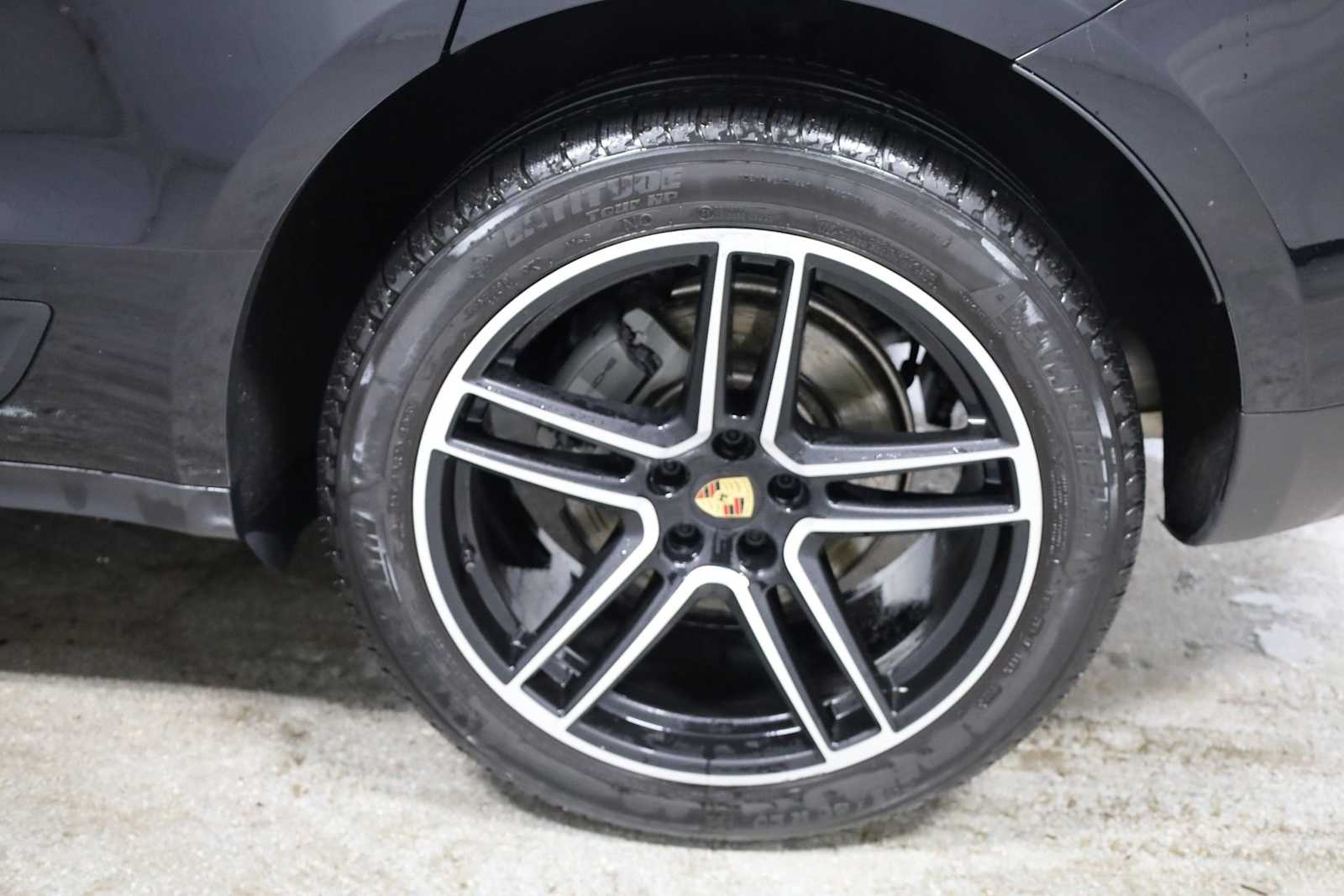 Thumbnail: 2020 Porsche Macan - 39