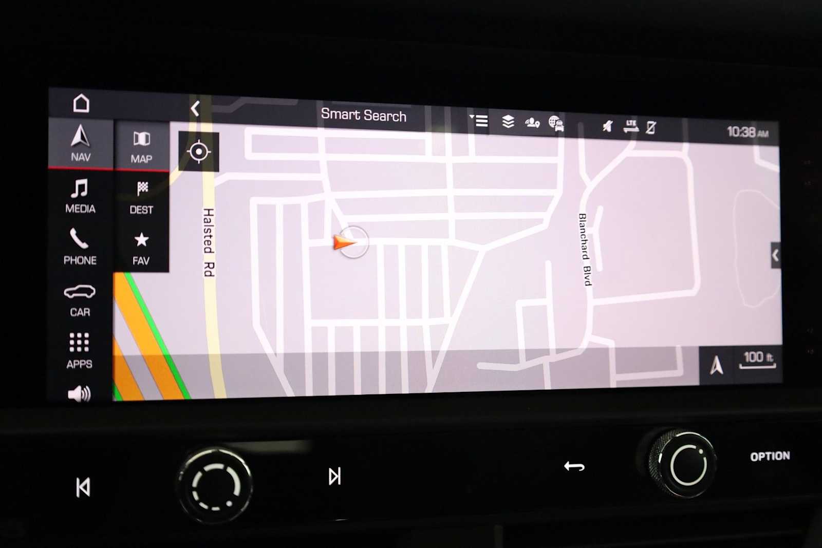 Thumbnail: 2026 Porsche Macan - 33