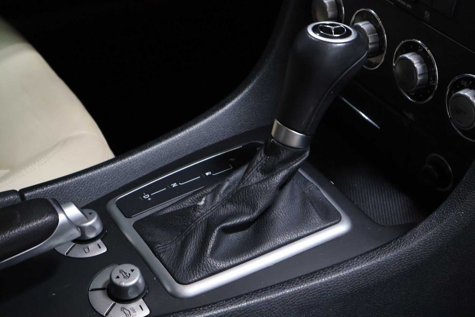 Thumbnail: 2009 Mercedes-Benz SLK - 18