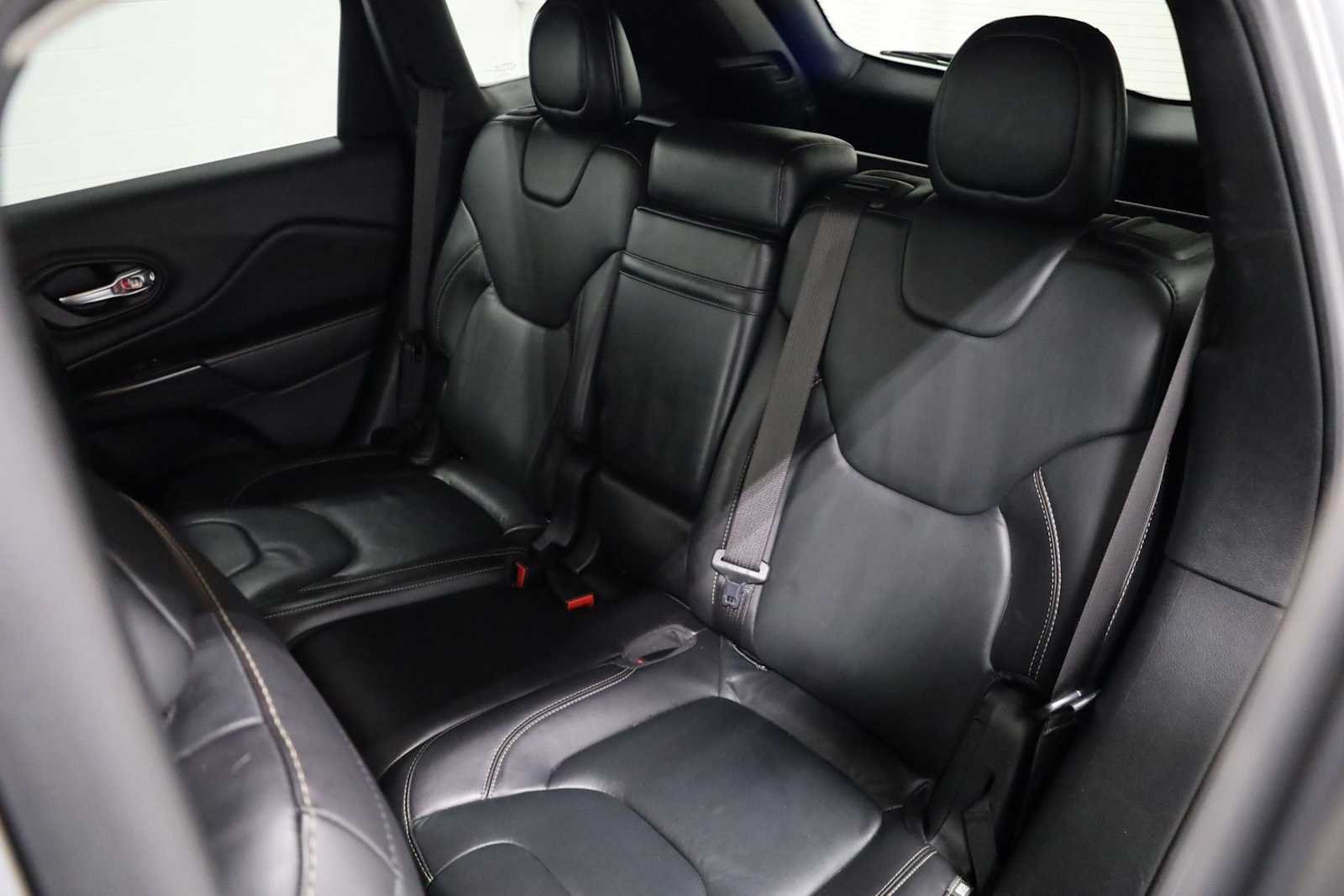 Thumbnail: 2016 Jeep Cherokee - 33