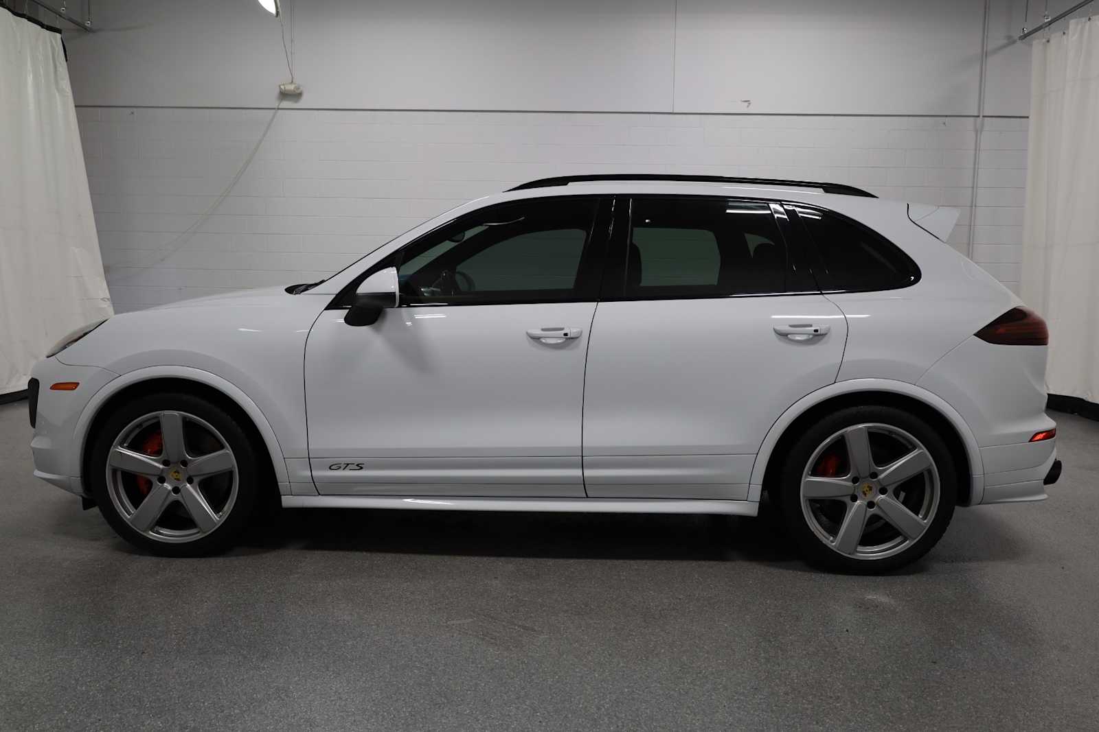 Thumbnail: 2018 Porsche Cayenne - 2