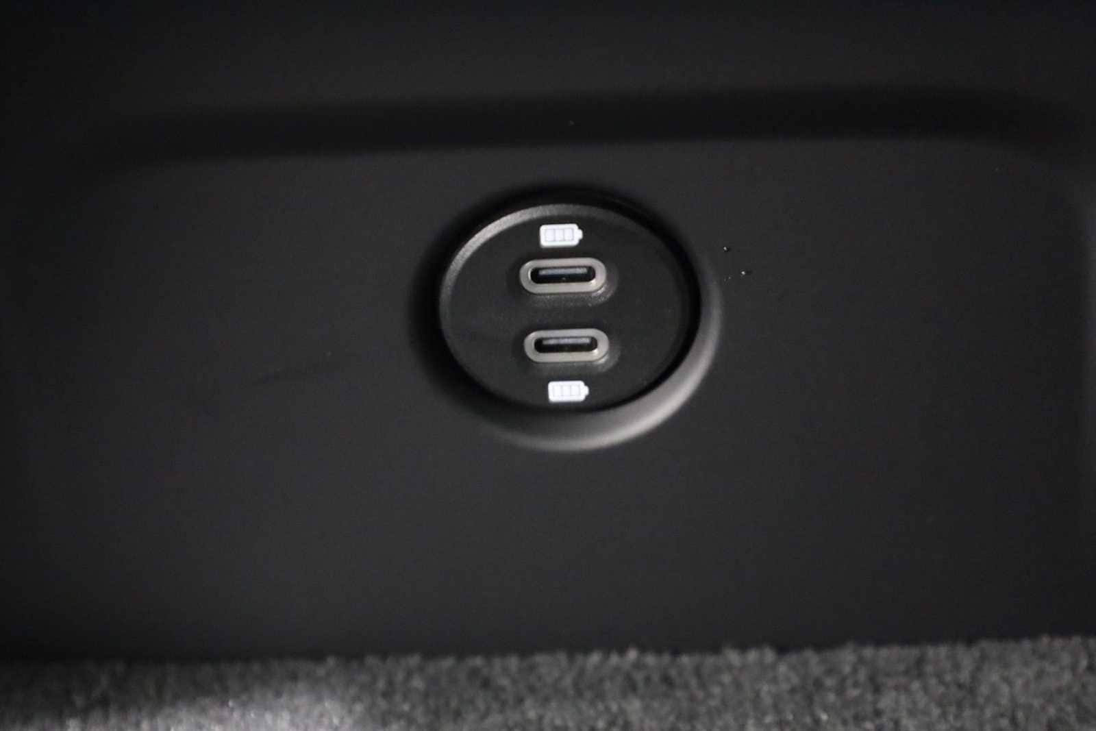 Thumbnail: 2026 Porsche Macan - 35