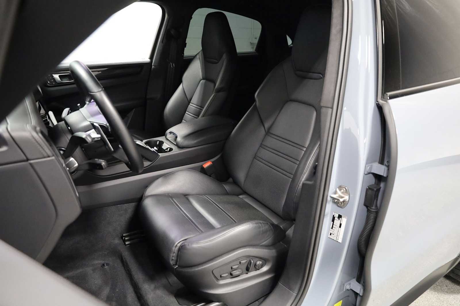 Thumbnail: 2022 Porsche  - 5