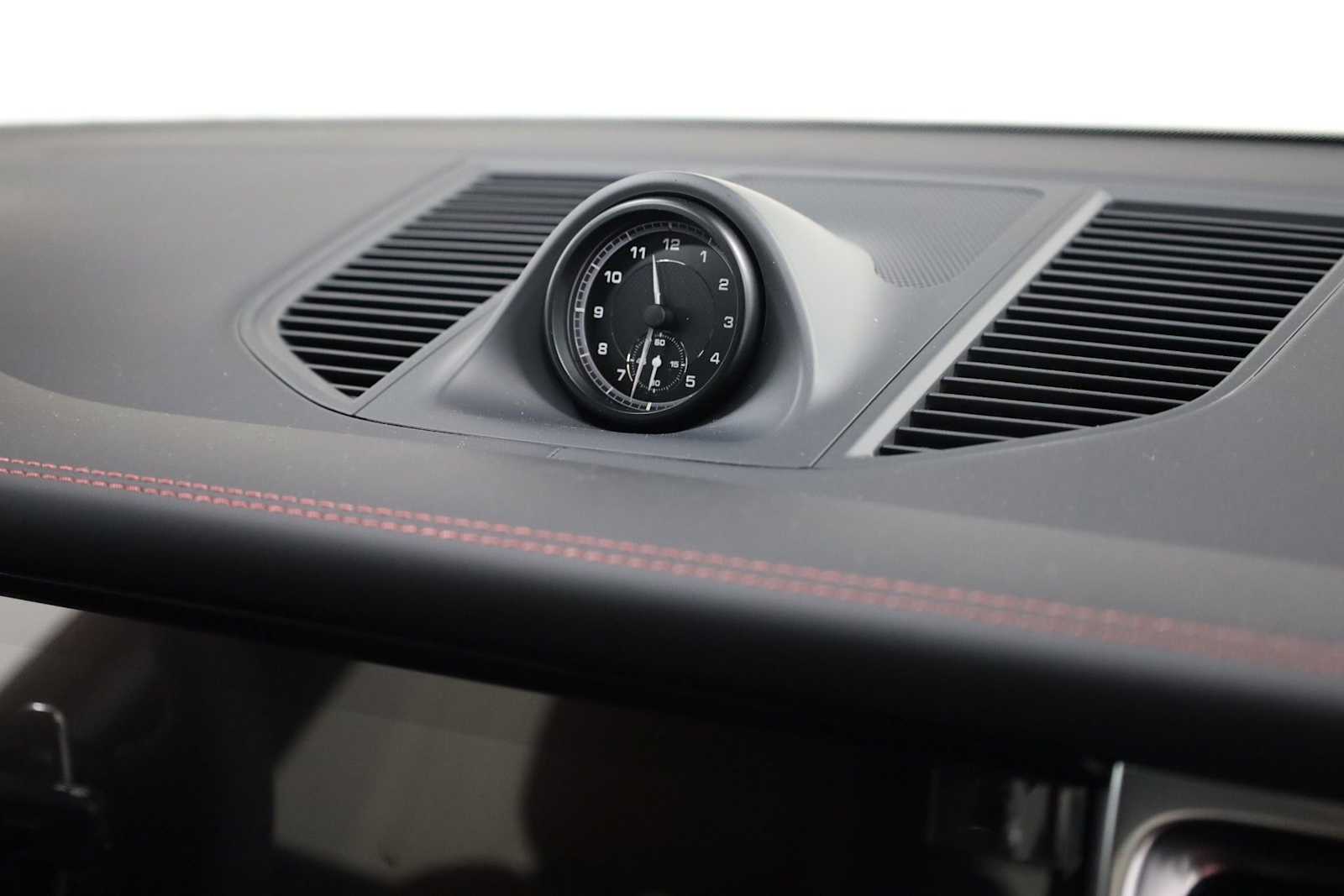 Thumbnail: 2026 Porsche Macan - 23