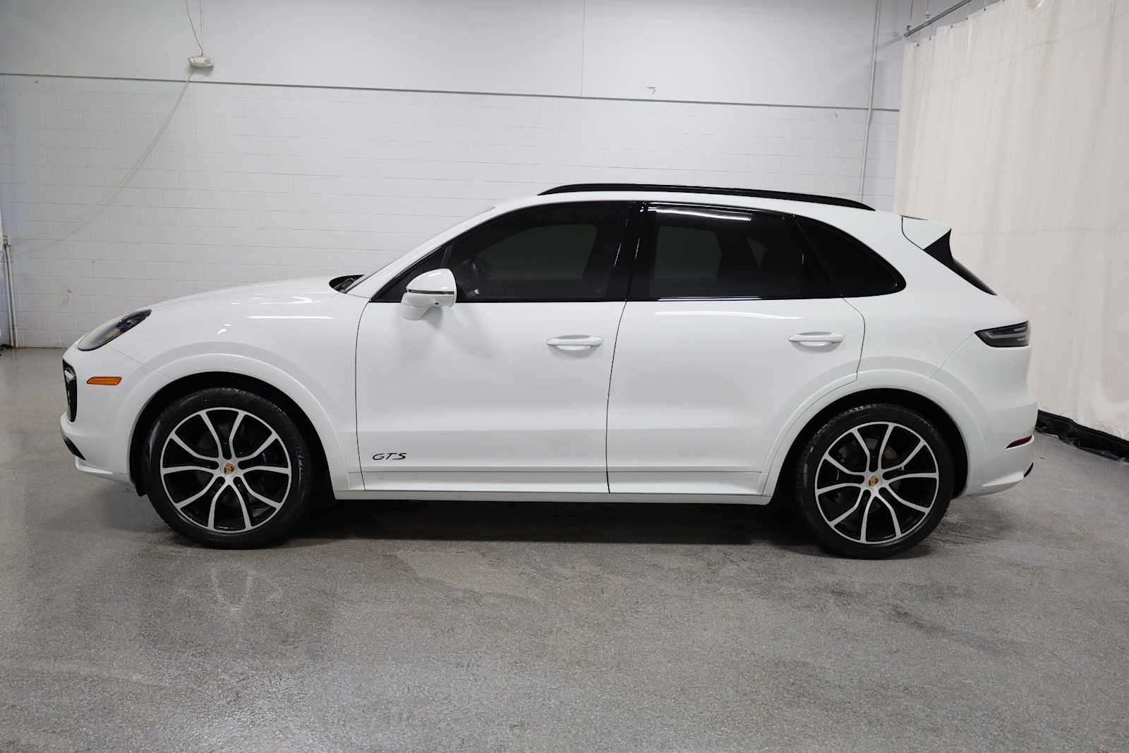 Thumbnail: 2023 Porsche Cayenne - 2