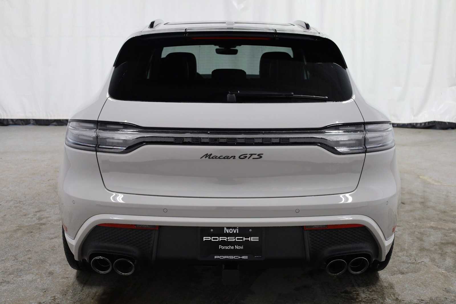 Thumbnail: 2026 Porsche Macan - 7