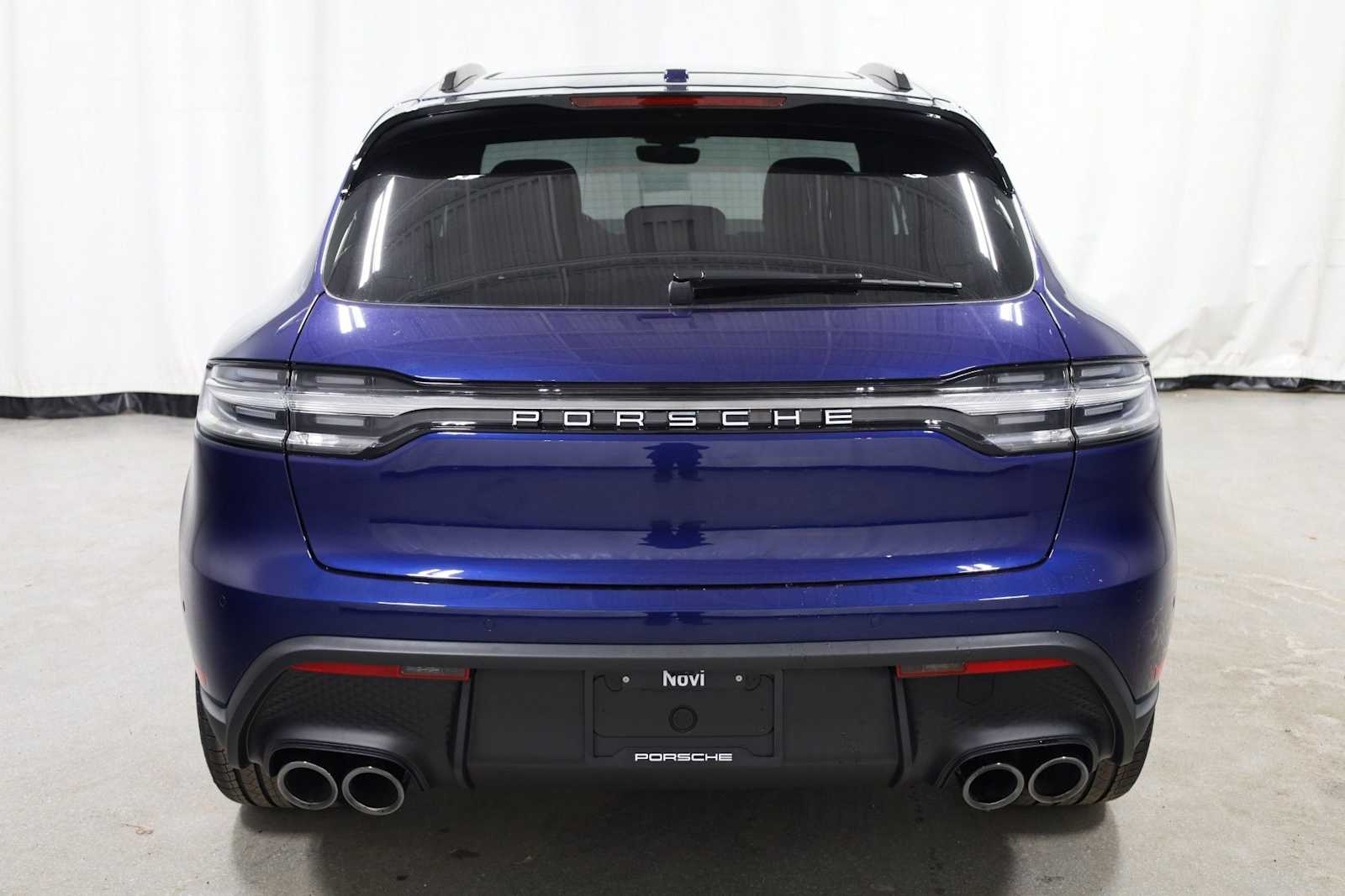 Thumbnail: 2026 Porsche Macan - 7
