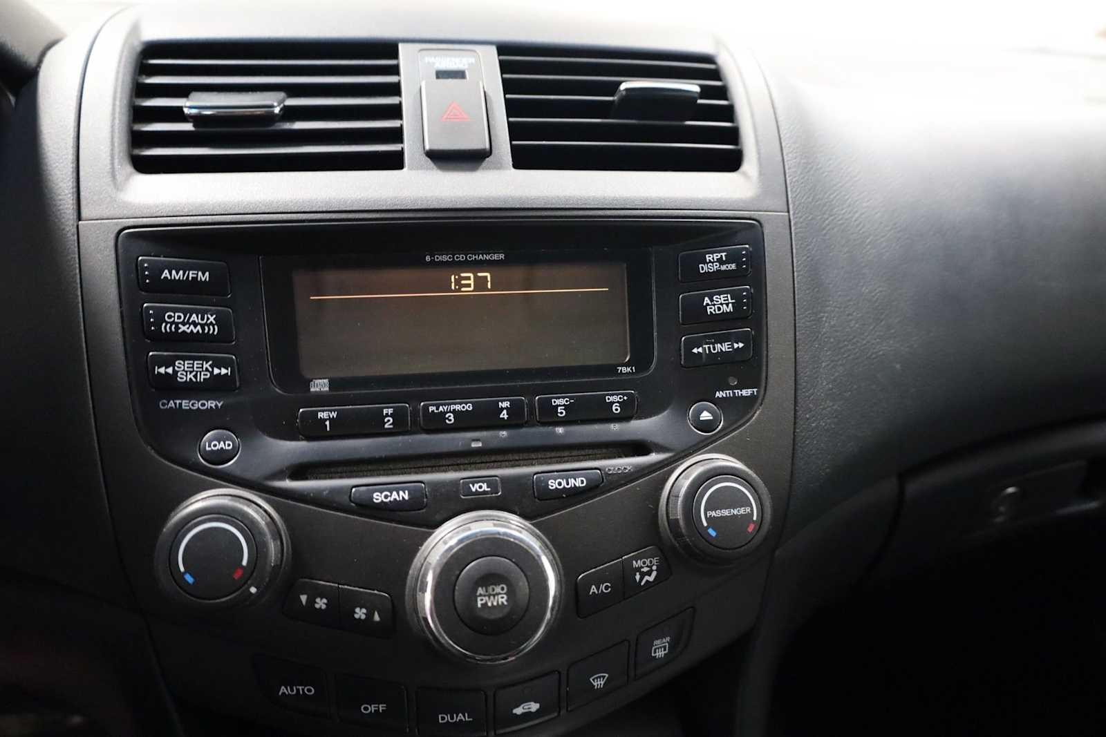 Thumbnail: 2005 Honda Accord - 30