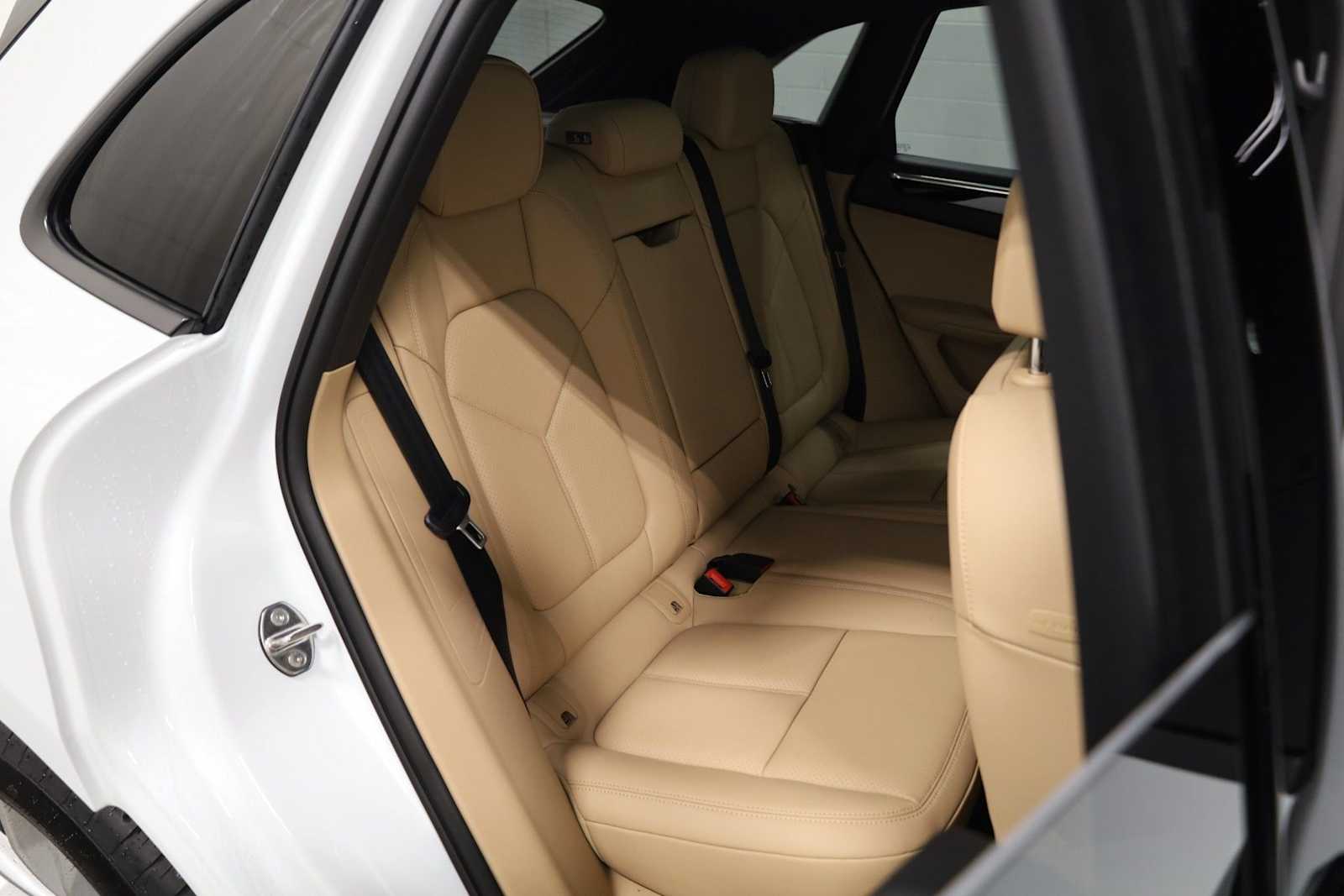 Thumbnail: 2026 Porsche Macan - 37