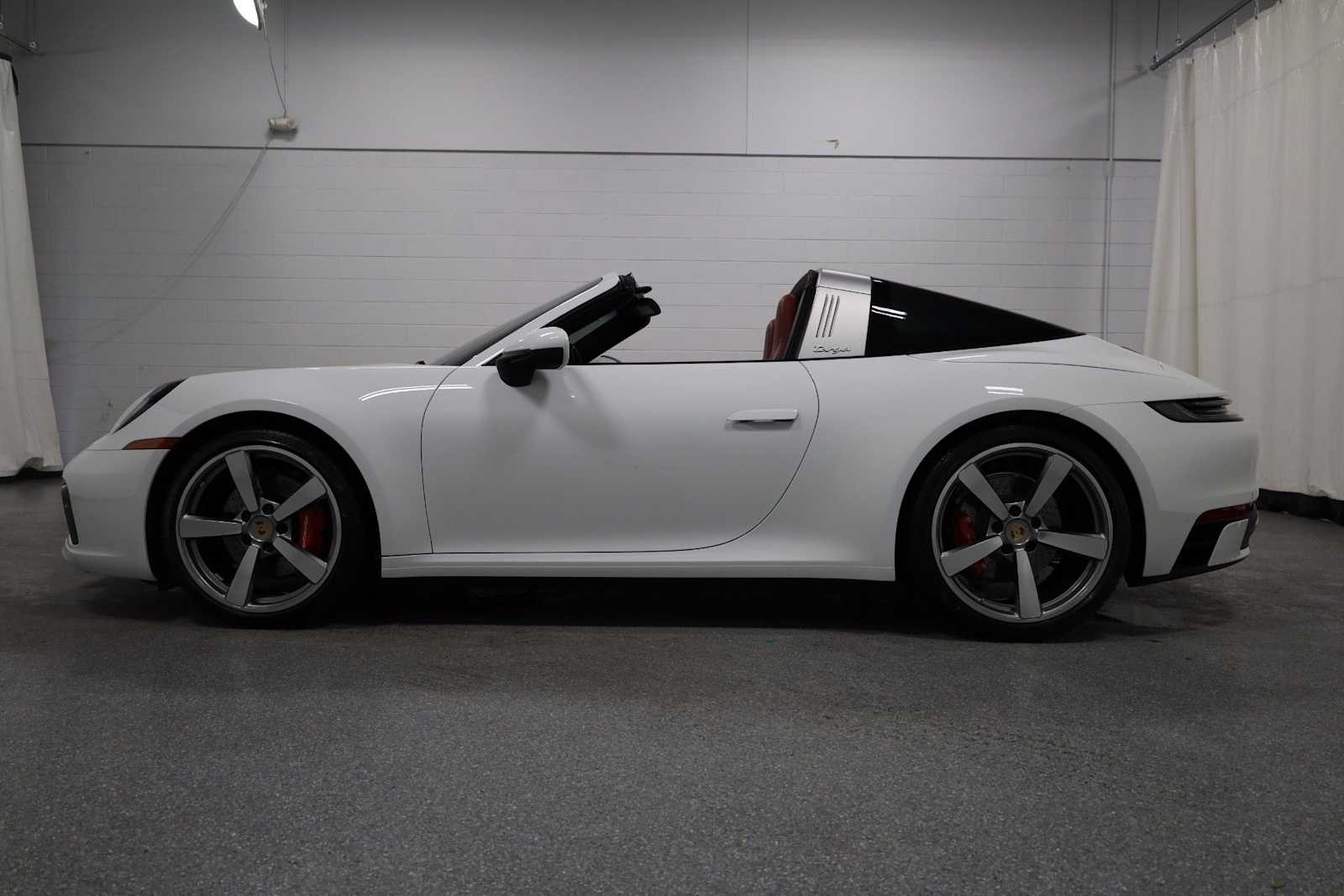 Thumbnail: 2024 Porsche 911 - 2