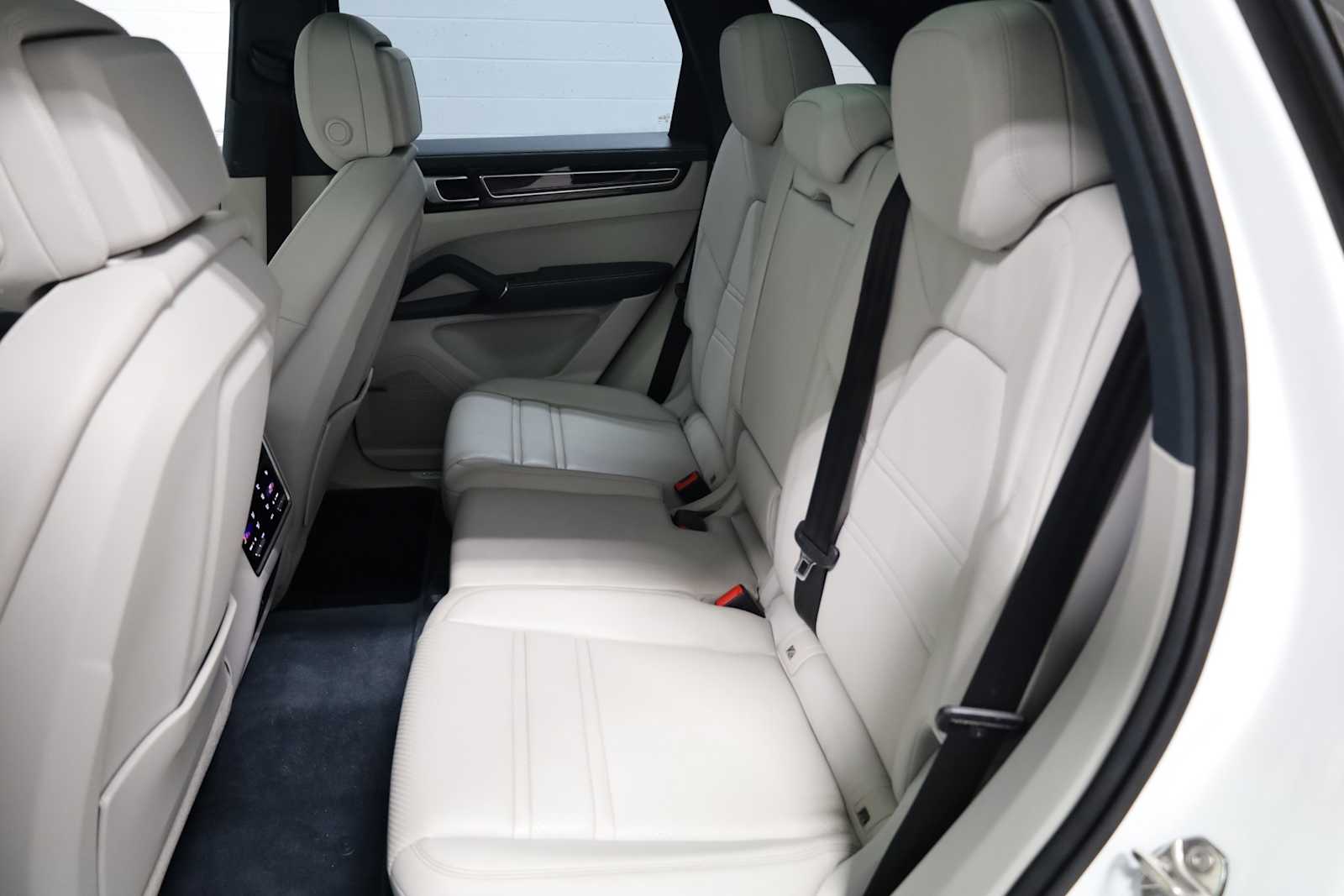 Thumbnail: 2020 Porsche Cayenne - 35