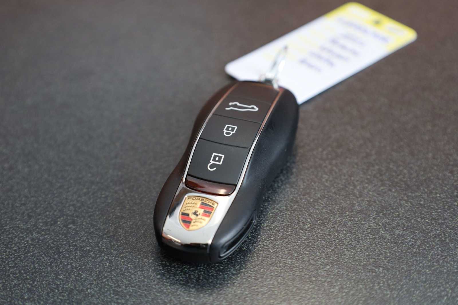 Thumbnail: 2026 Porsche Macan - 43