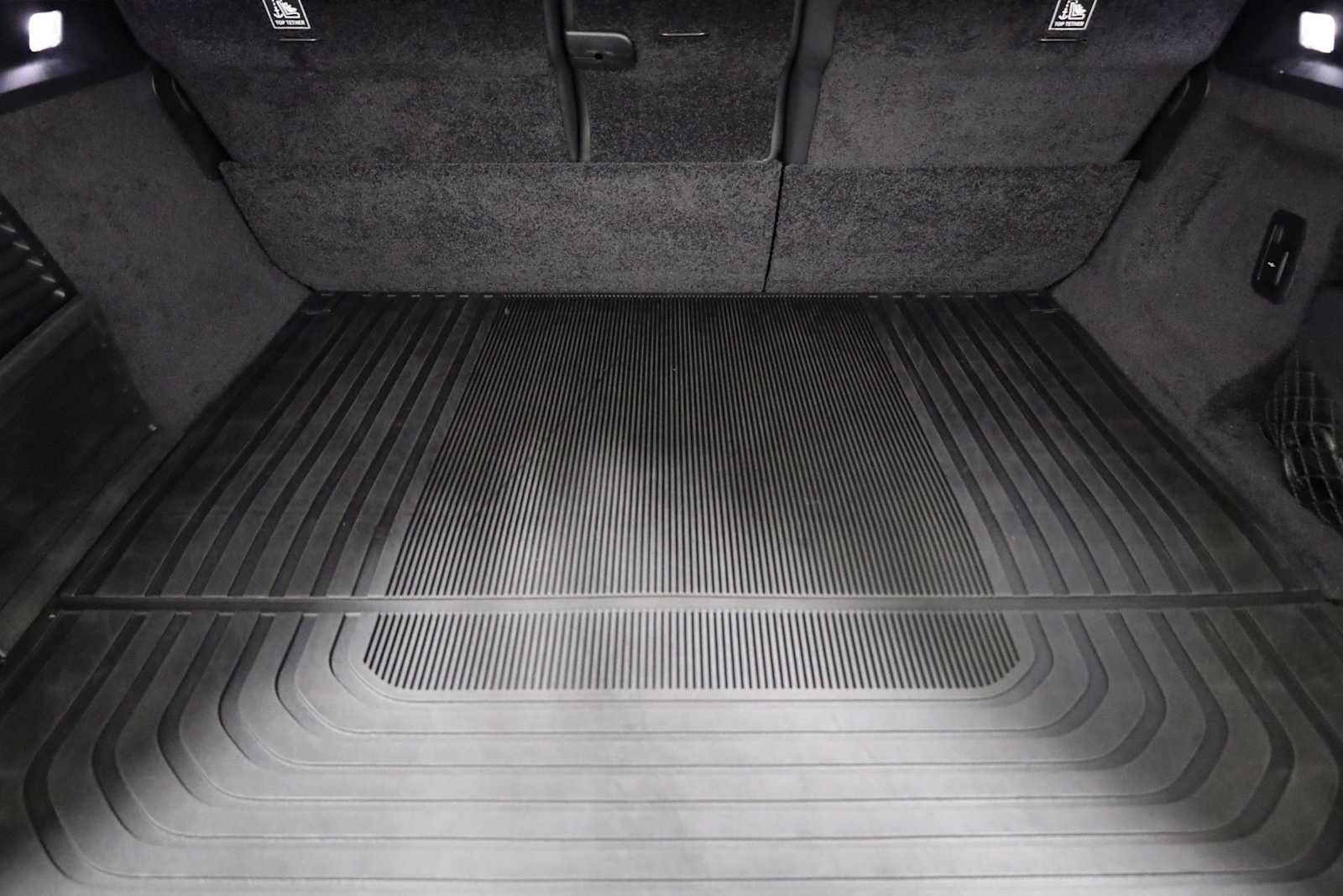 Thumbnail: 2023 Land Rover Range Rover - 38