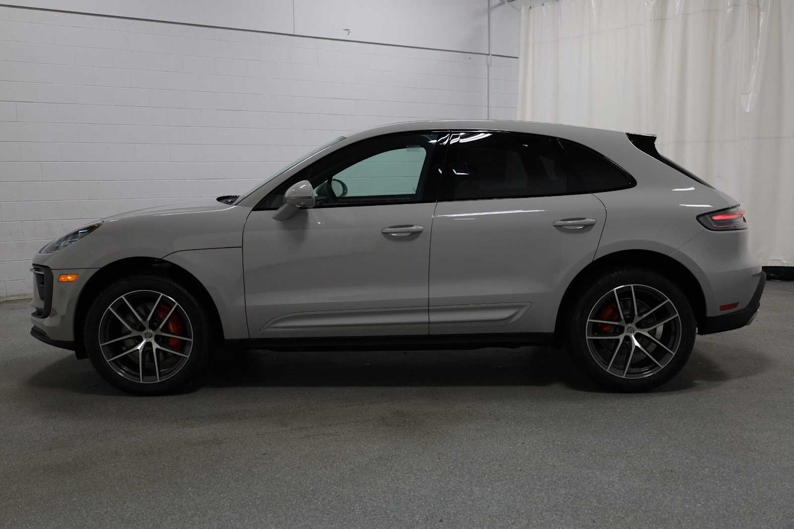 Thumbnail: 2026 Porsche Macan - 2