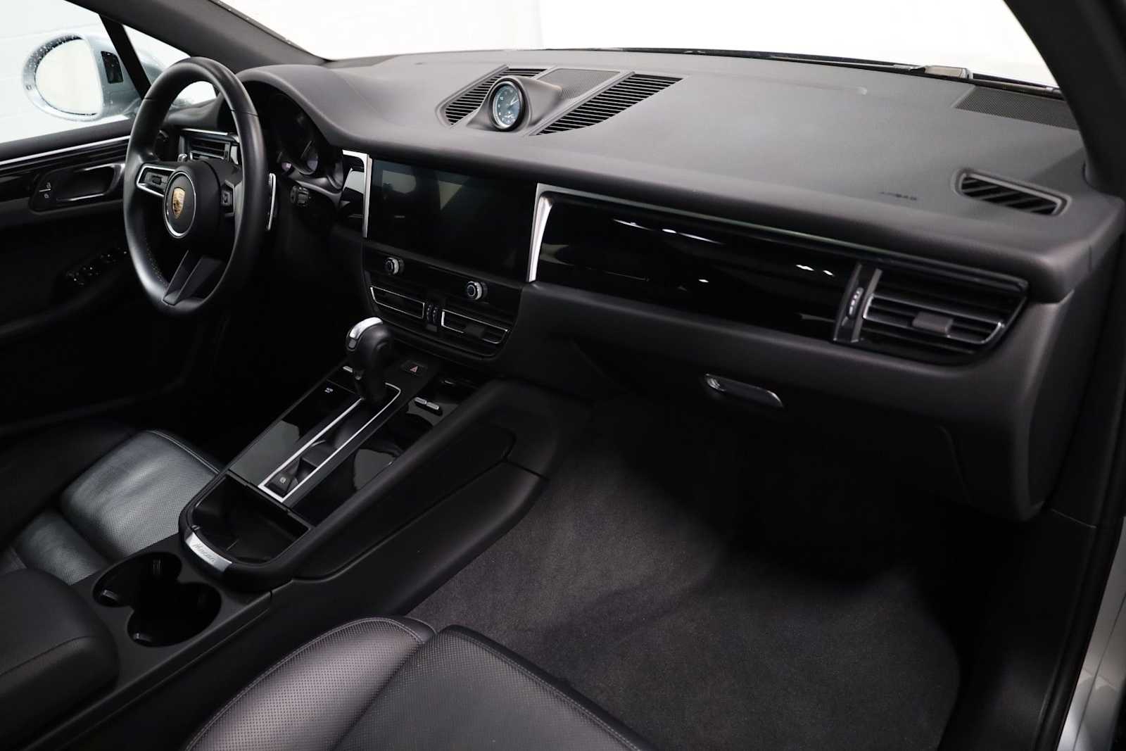 Thumbnail: 2023 Porsche Macan - 6