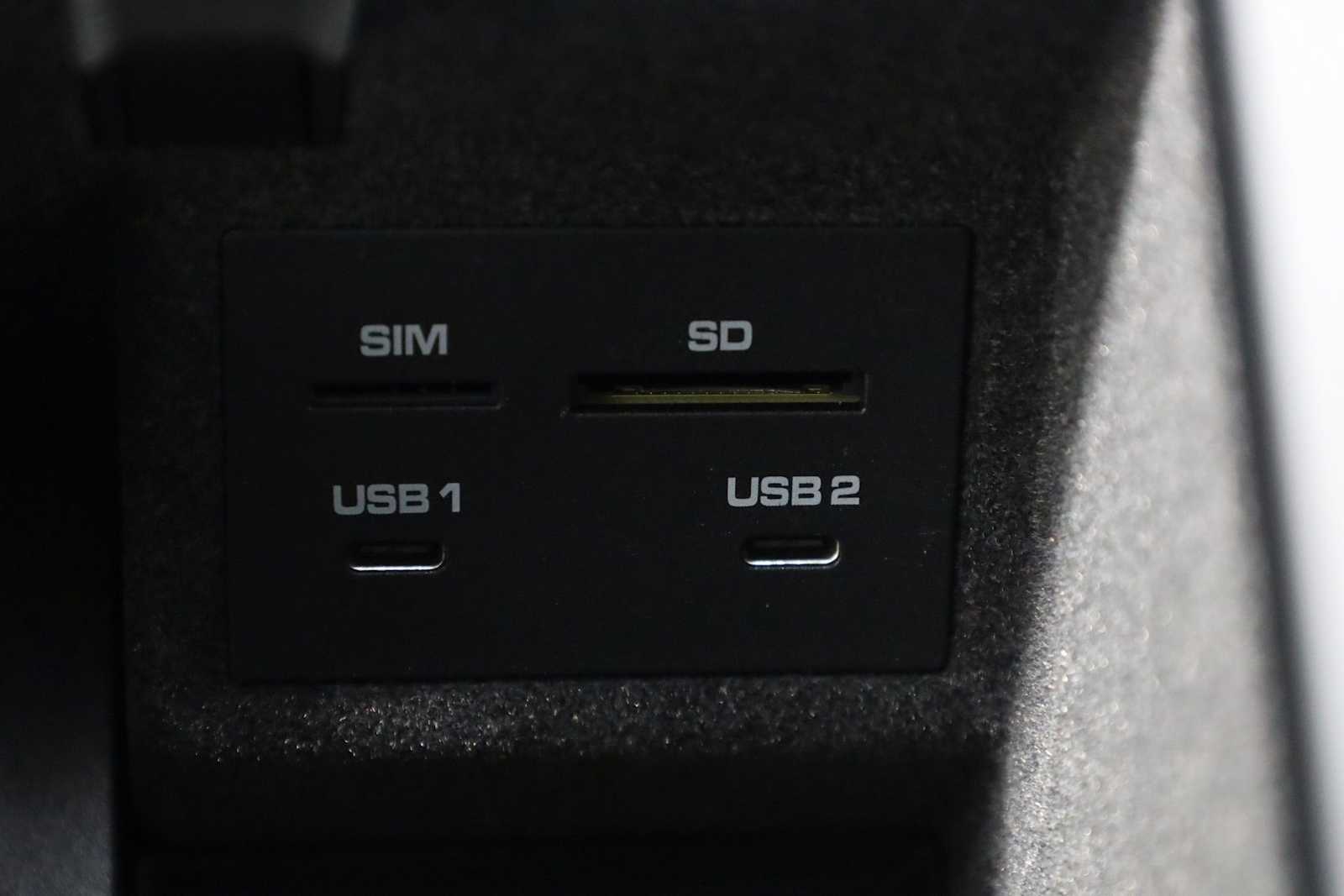 Thumbnail: 2026 Porsche Macan - 35