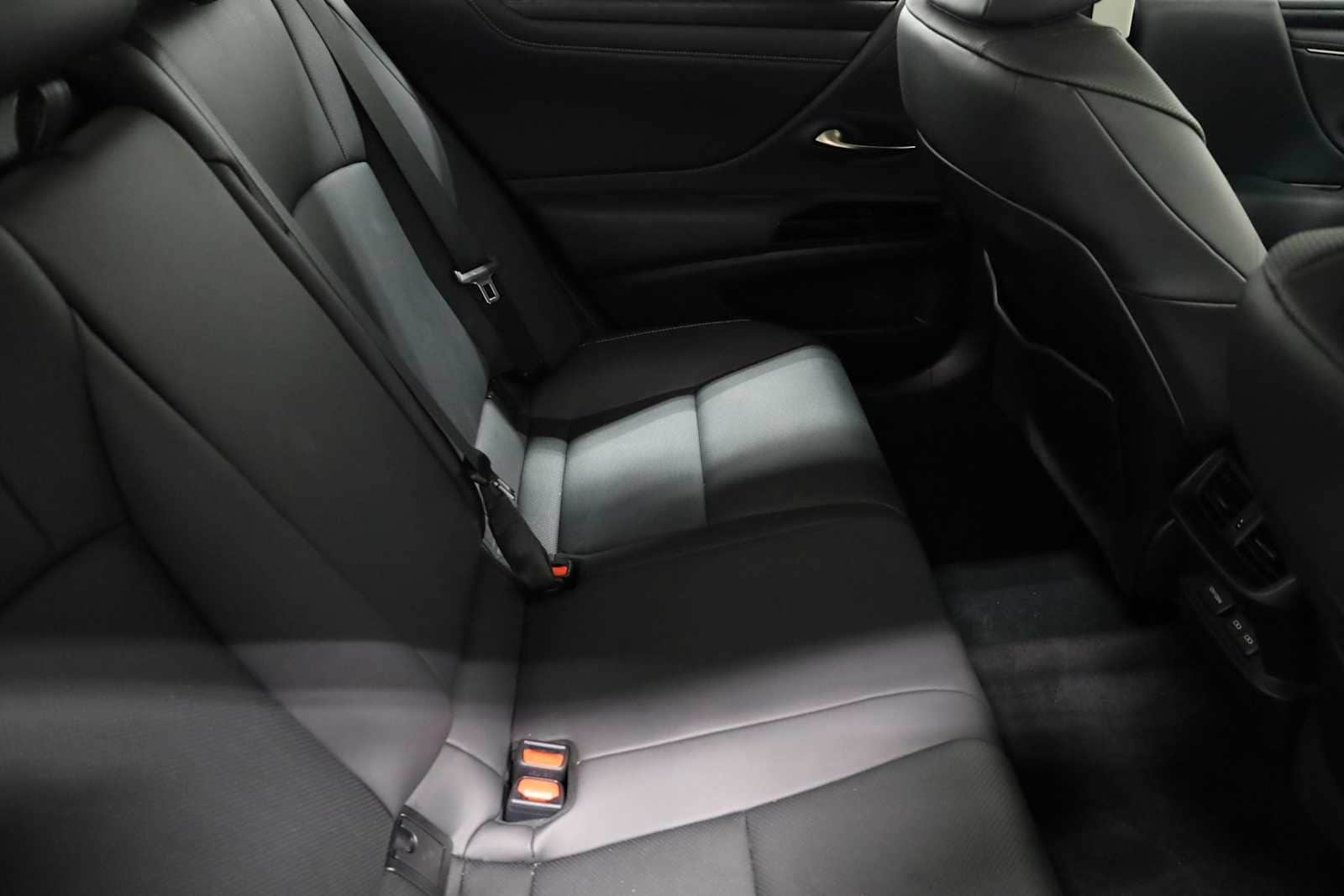 Thumbnail: 2023 Lexus ES - 32