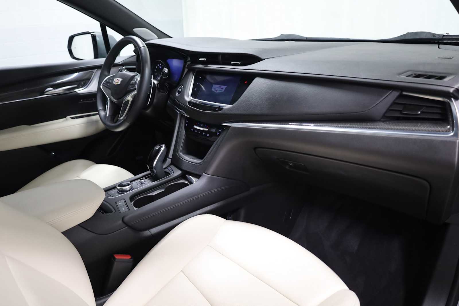Thumbnail: 2023 Cadillac XT5 - 6
