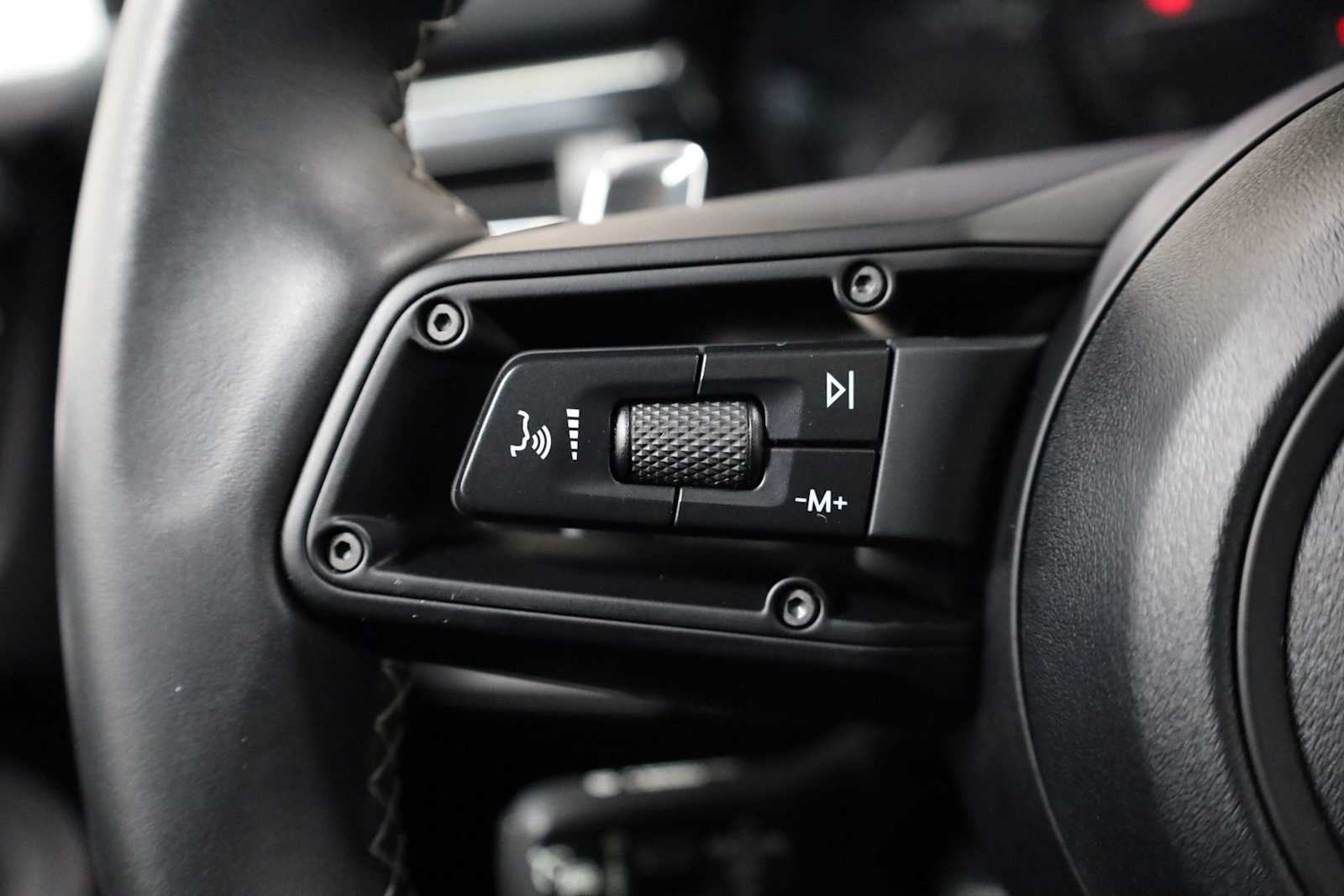 Thumbnail: 2025 Porsche Macan - 27