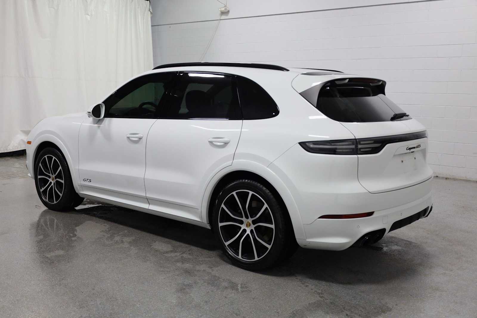 Thumbnail: 2023 Porsche Cayenne - 3