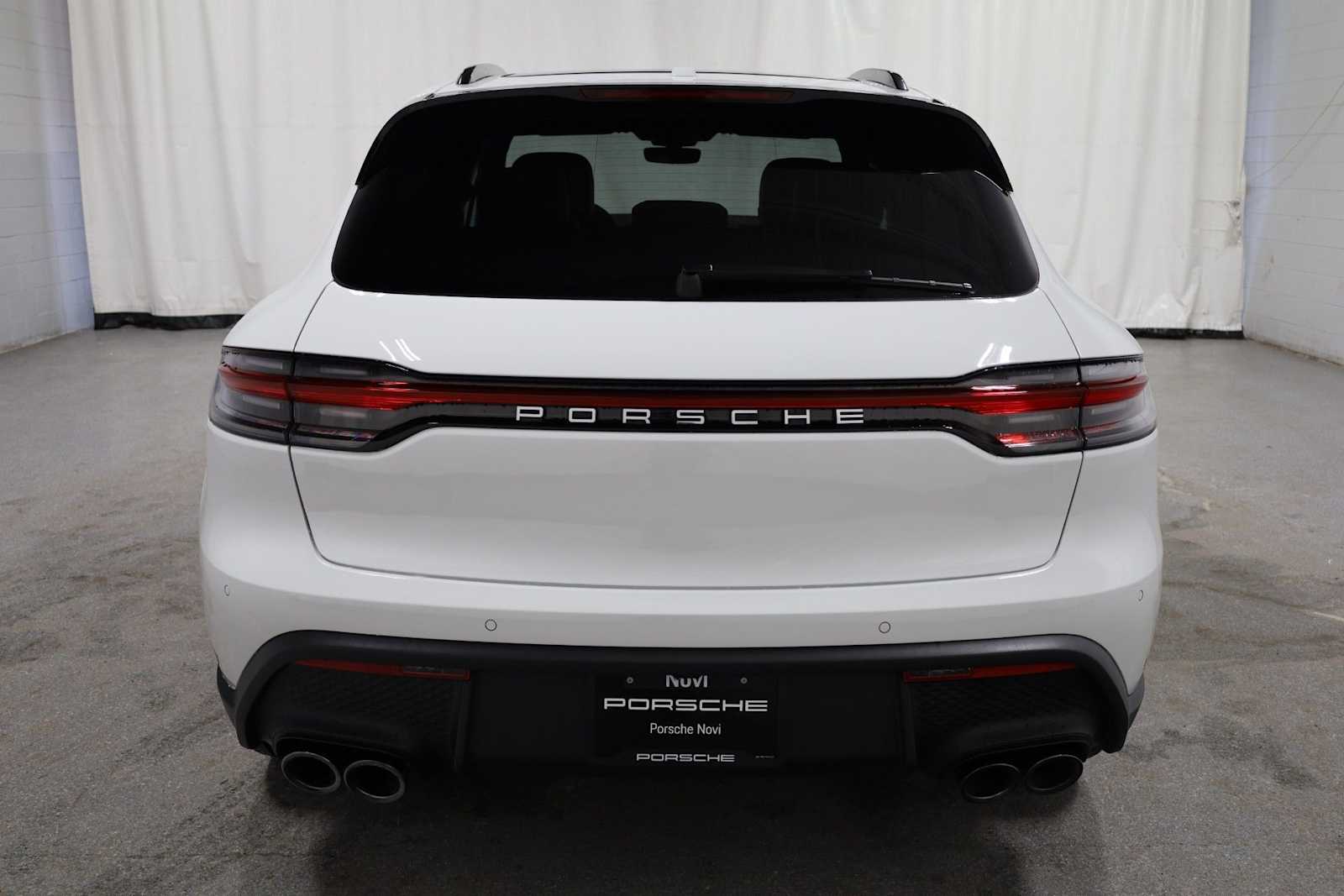 Thumbnail: 2026 Porsche Macan - 7