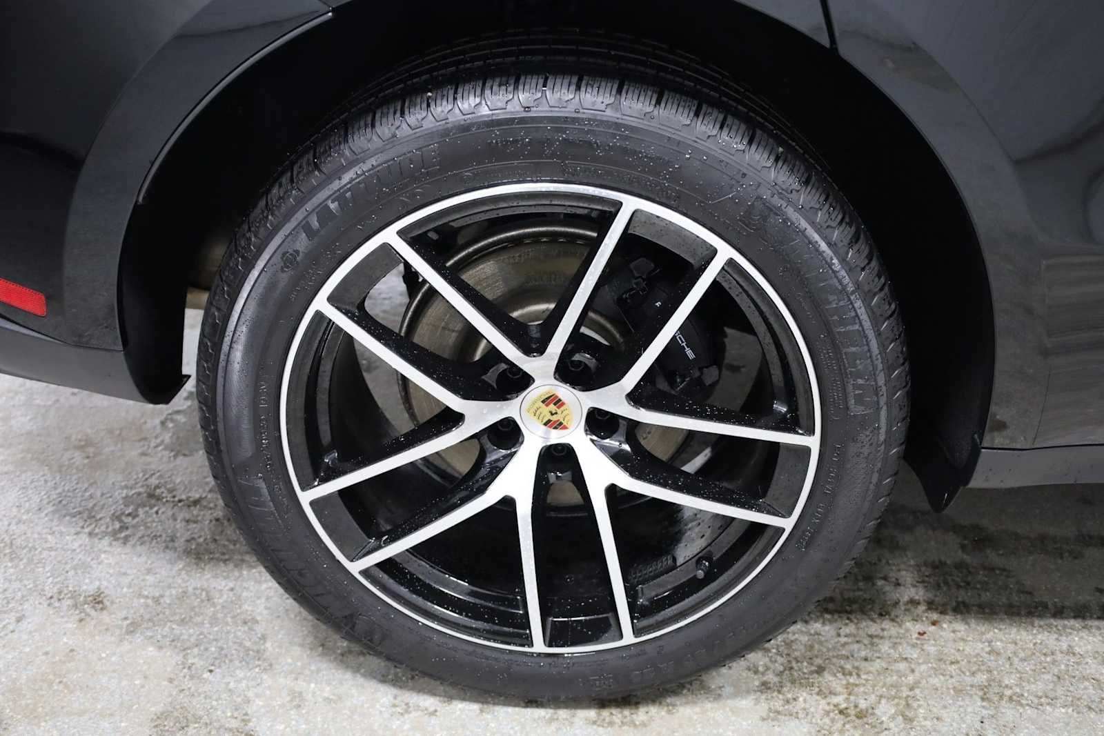 Thumbnail: 2025 Porsche Macan - 38