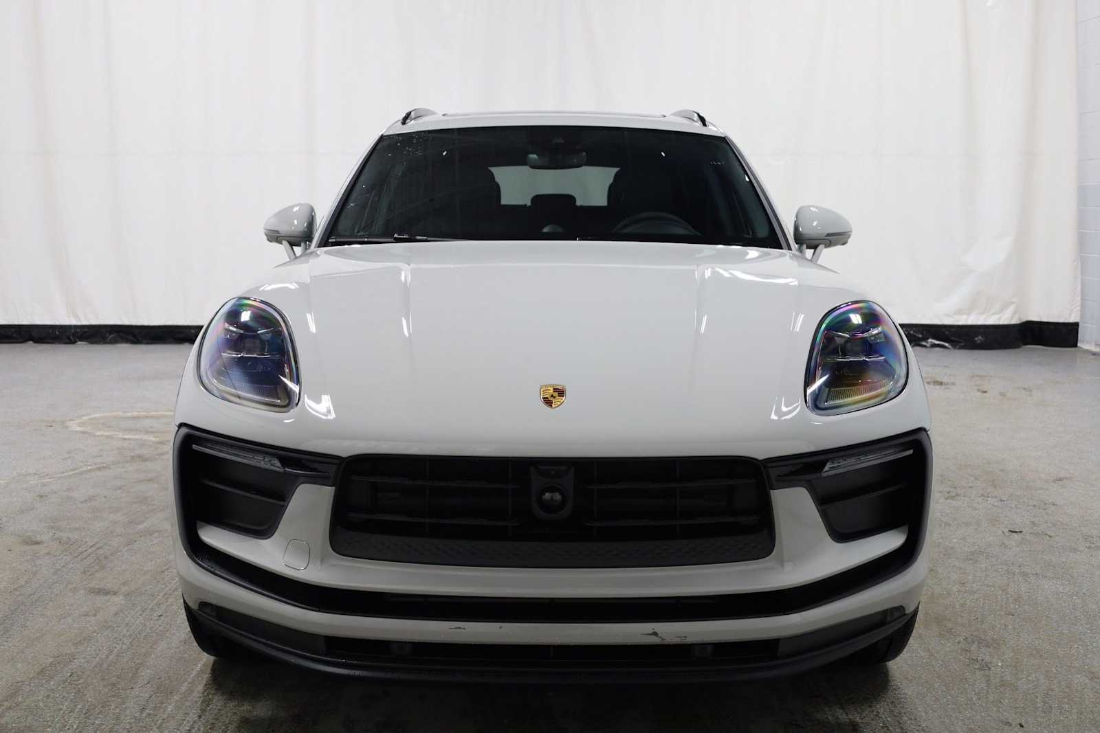 Thumbnail: 2026 Porsche Macan - 14