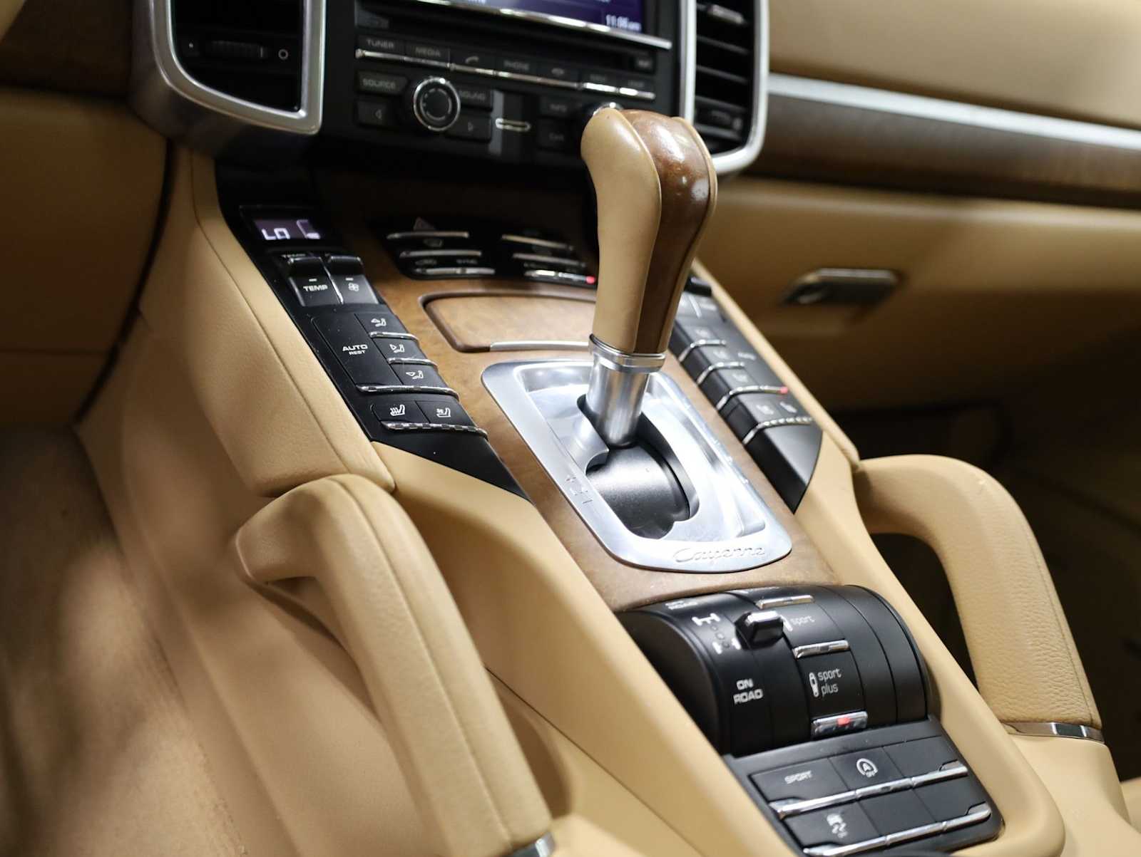 Thumbnail: 2015 Porsche Cayenne - 29