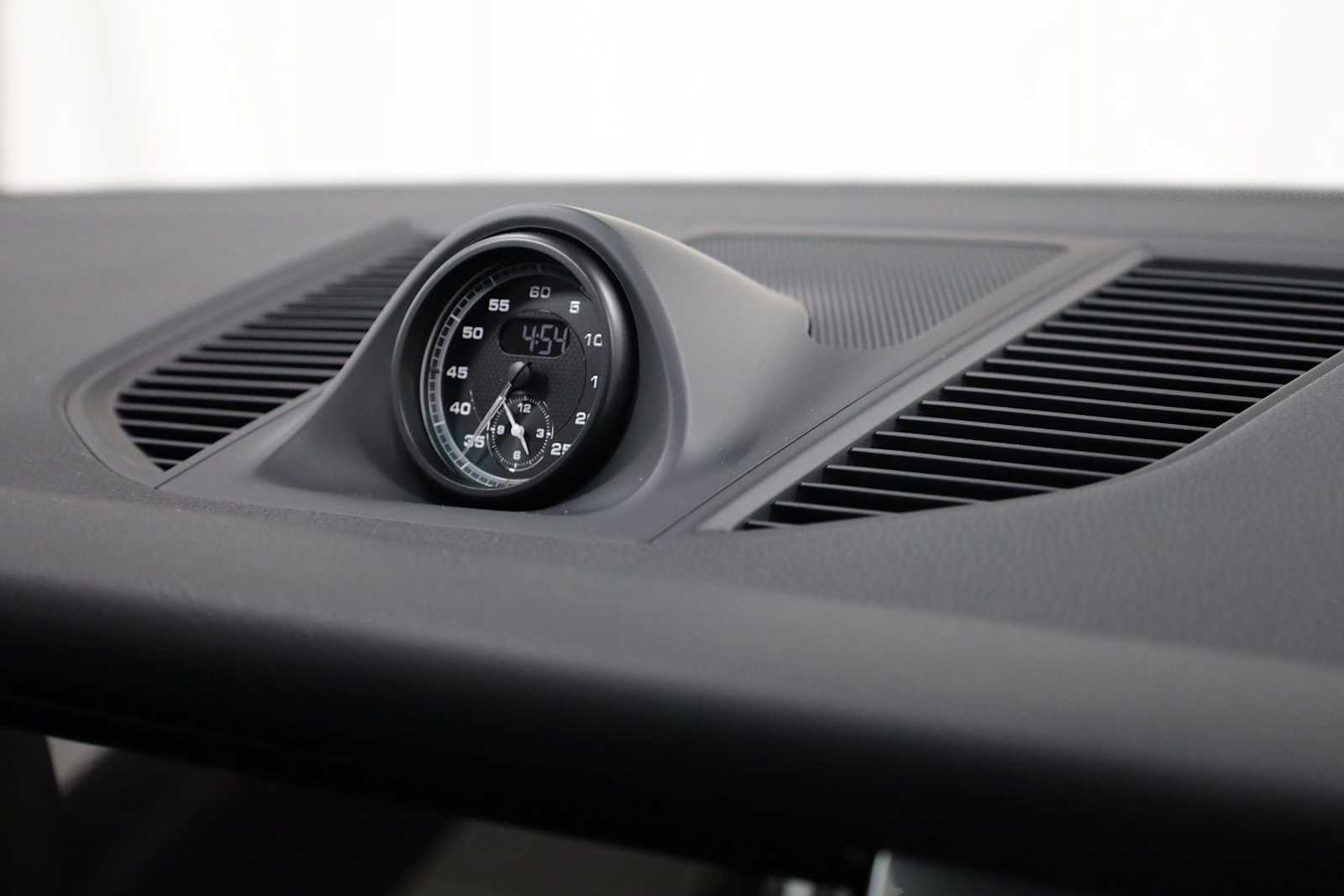 Thumbnail: 2026 Porsche Macan - 23