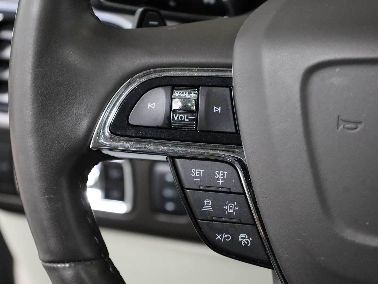 Thumbnail: 2023 Lincoln Navigator L - 25
