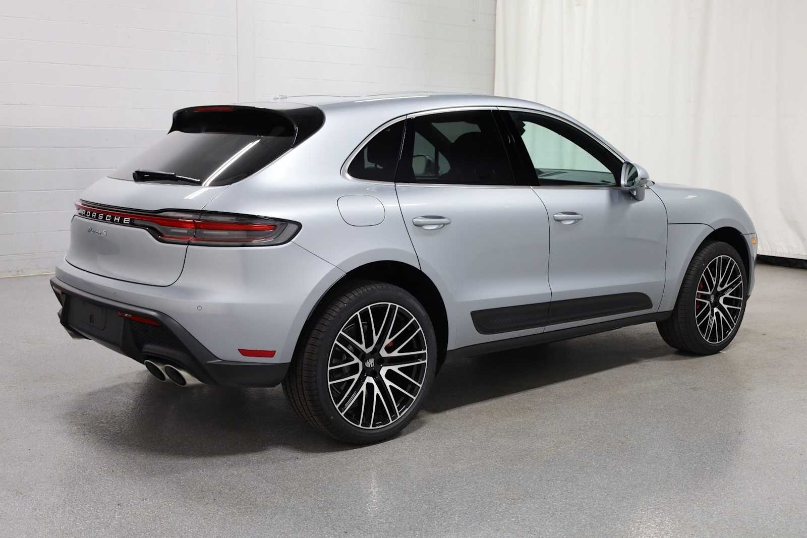 Thumbnail: 2026 Porsche Macan - 9