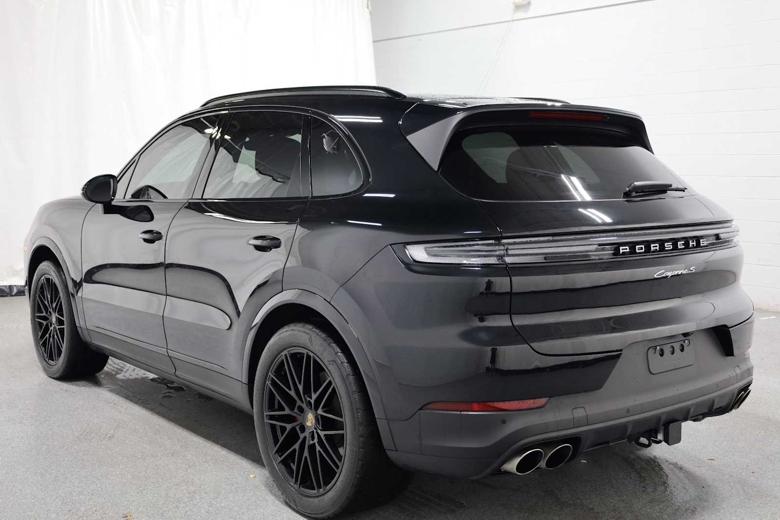 Thumbnail: 2024 Porsche Cayenne - 3
