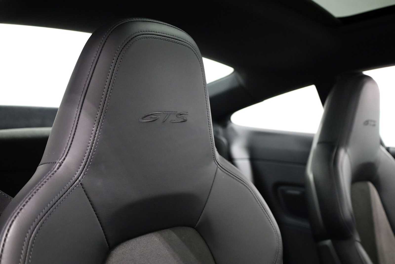 Thumbnail: 2022 Porsche 911 - 22