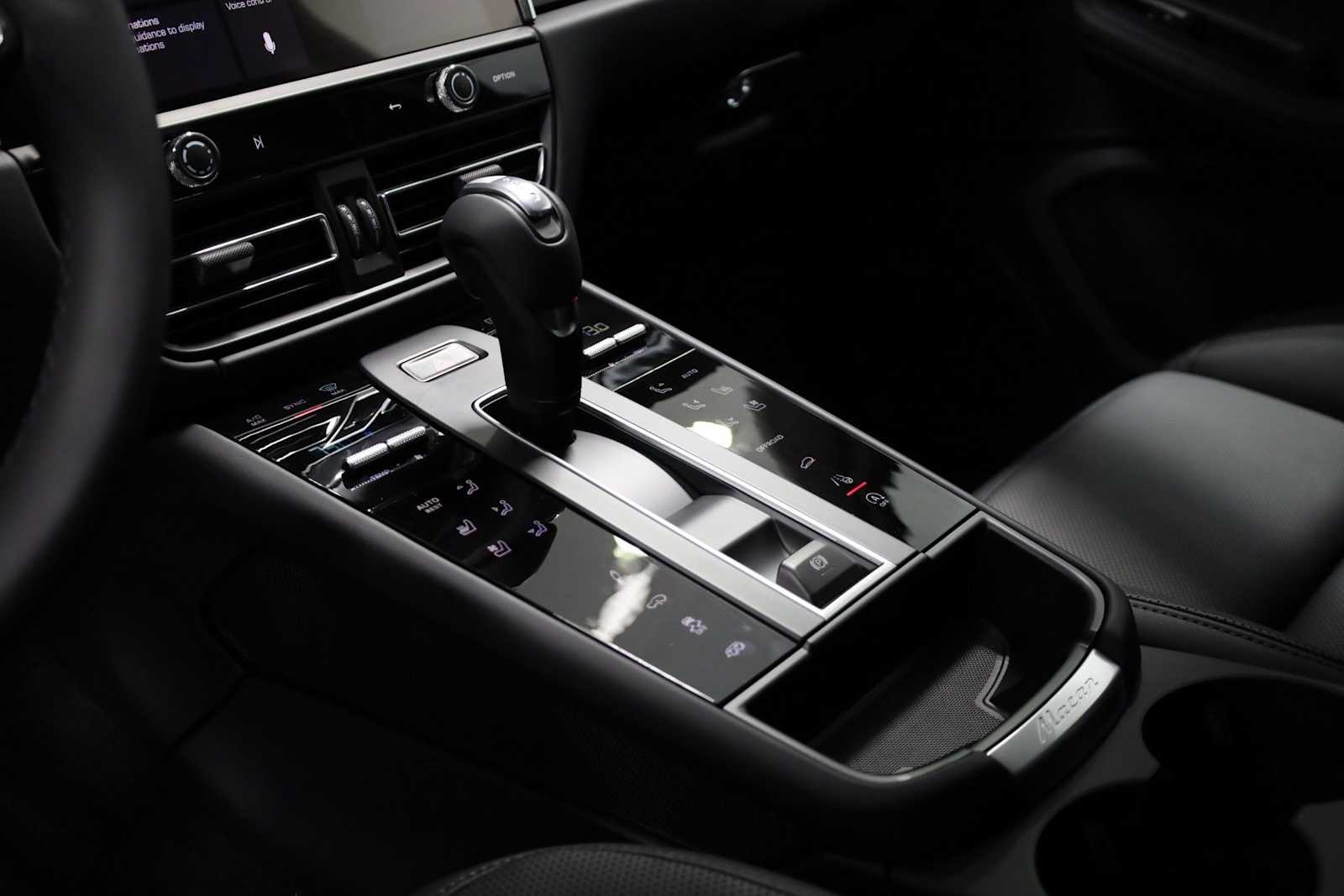 Thumbnail: 2026 Porsche Macan - 29