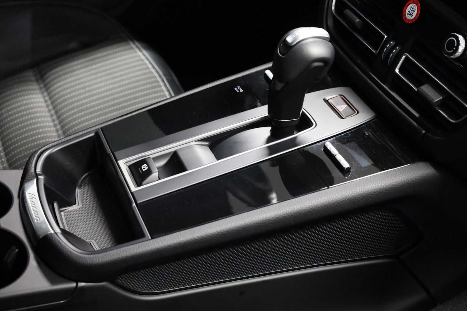 Thumbnail: 2025 Porsche Macan - 21