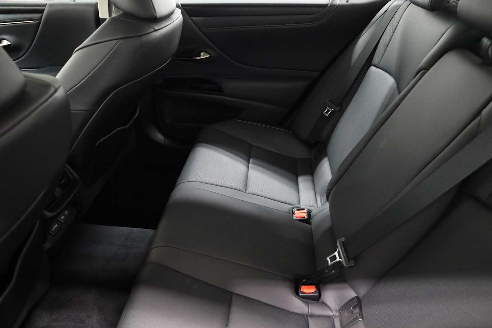 Thumbnail: 2023 Lexus ES - 31