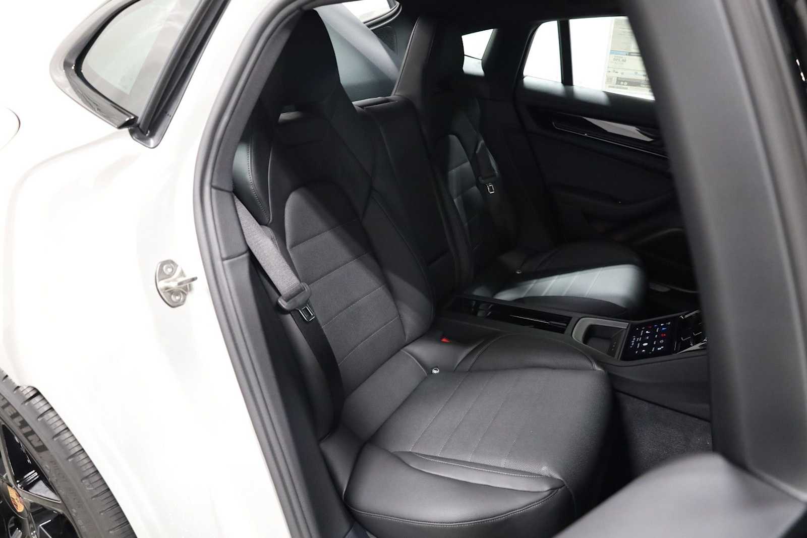 Thumbnail: 2026 Porsche Panamera - 35