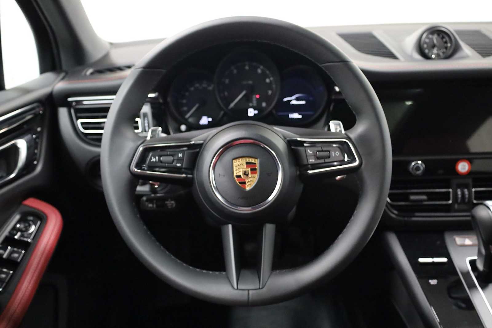 Thumbnail: 2026 Porsche Macan - 25