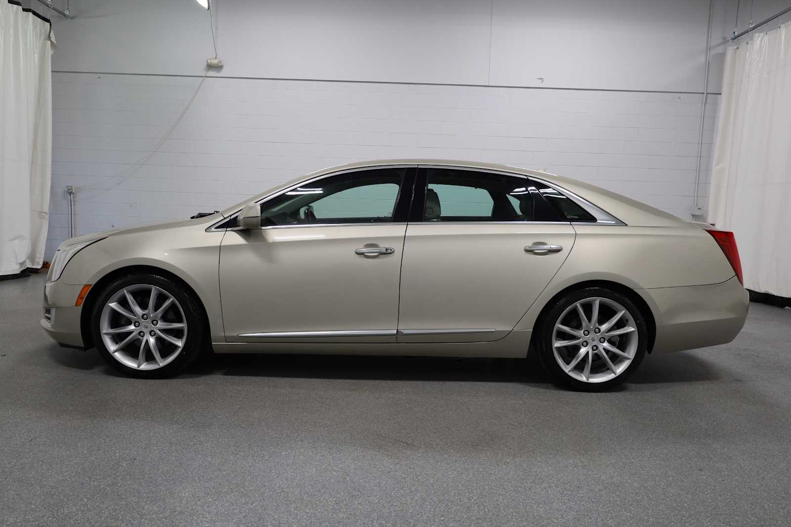 Thumbnail: 2013 Cadillac XTS - 2