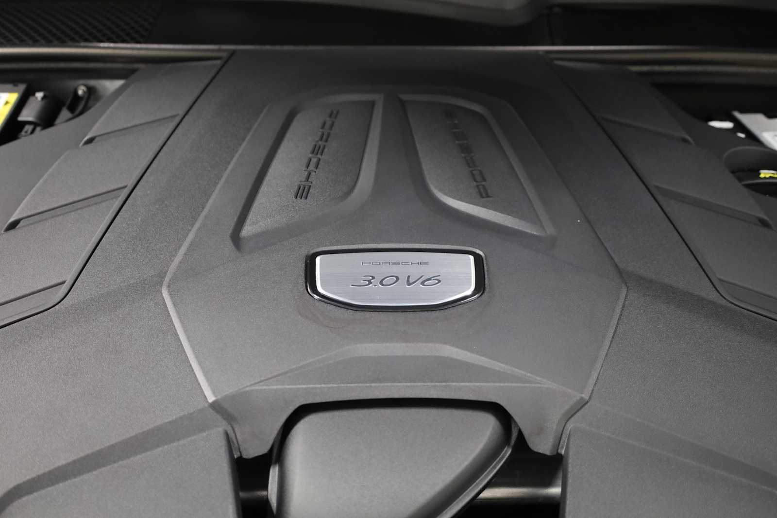 Thumbnail: 2022 Porsche Cayenne - 41