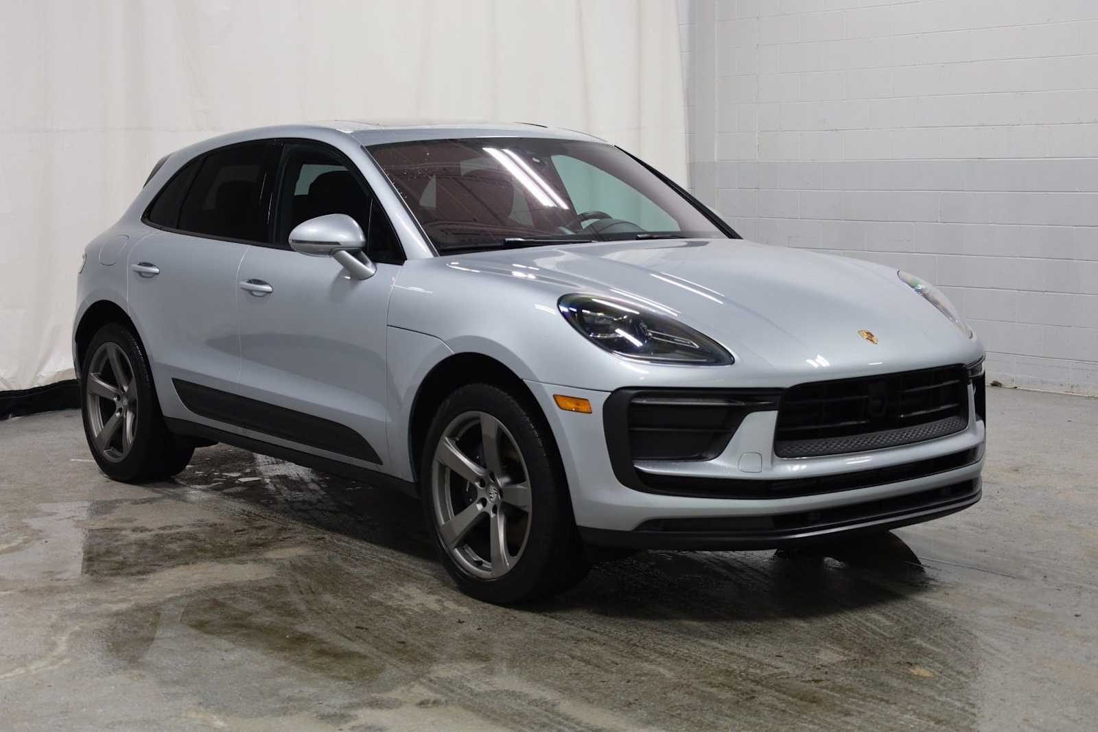 Thumbnail: 2023 Porsche Macan - 13